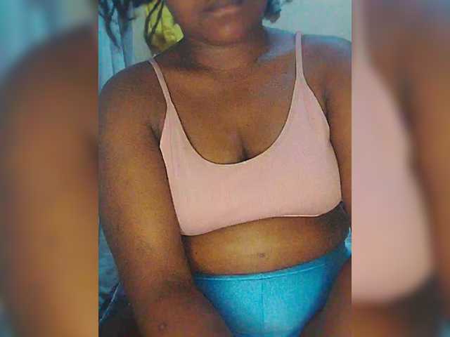 Bluemee live cam on BongaCams