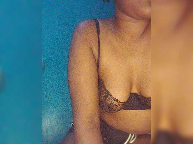 Bluemee live cam on BongaCams