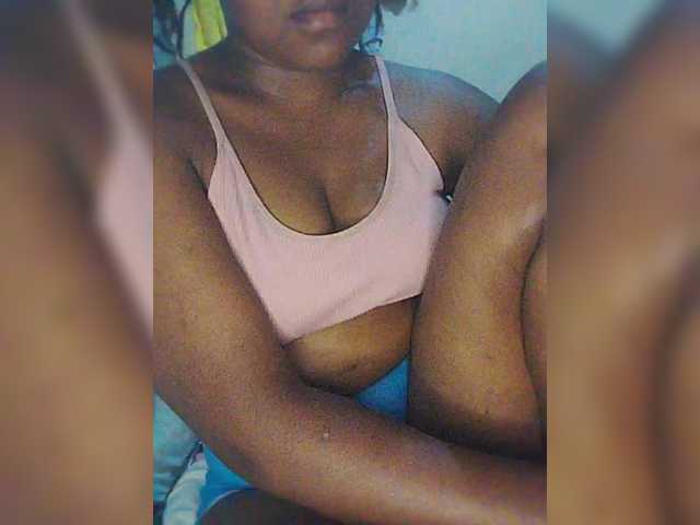 Bluemee live cam on BongaCams