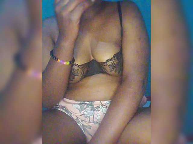Bluemee live cam on BongaCams