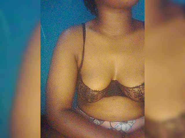 Bluemee live cam on BongaCams