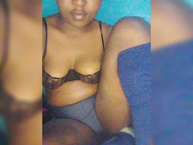 Bluemee live cam on BongaCams