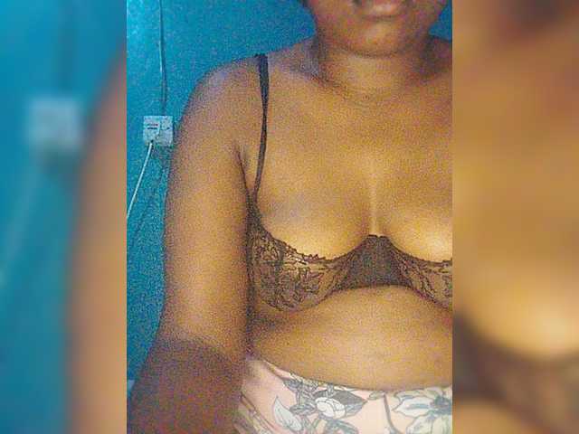 Bluemee live cam on BongaCams