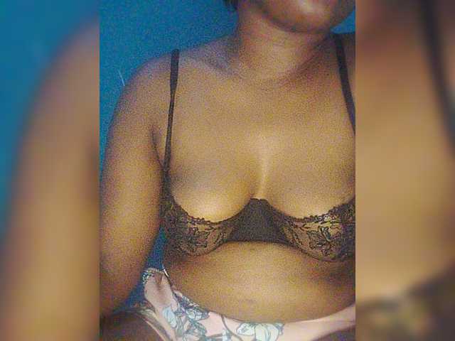 Bluemee live cam on BongaCams