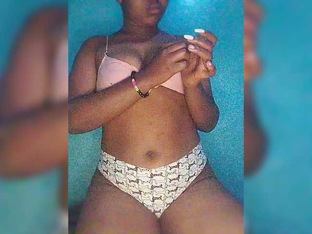 Bluemee live cam on BongaCams