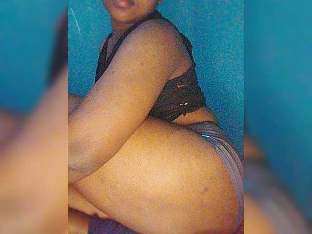 Bluemee live cam on BongaCams