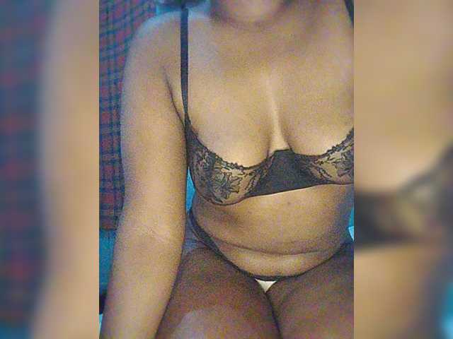 Bluemee live cam on BongaCams