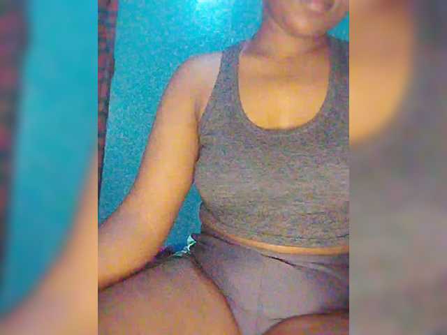 Bluemee live cam on BongaCams