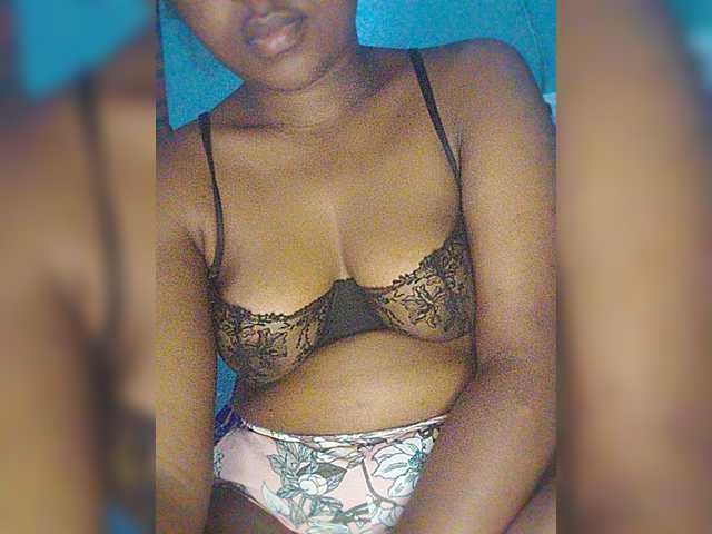 Bluemee live cam on BongaCams