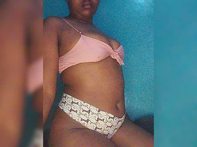 Bluemee live cam on BongaCams