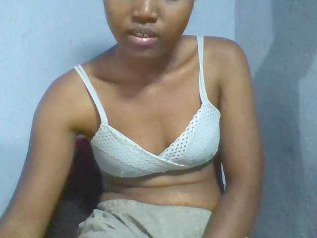 Rema-2 live cam on BongaCams