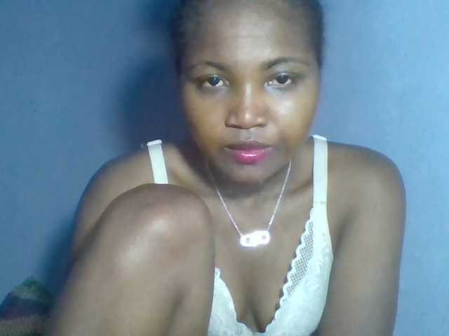 Rema-2 live cam on BongaCams