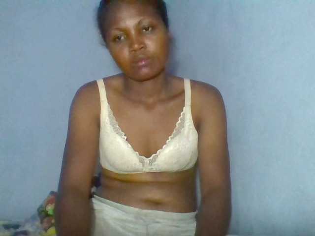 Rema-2 live cam on BongaCams