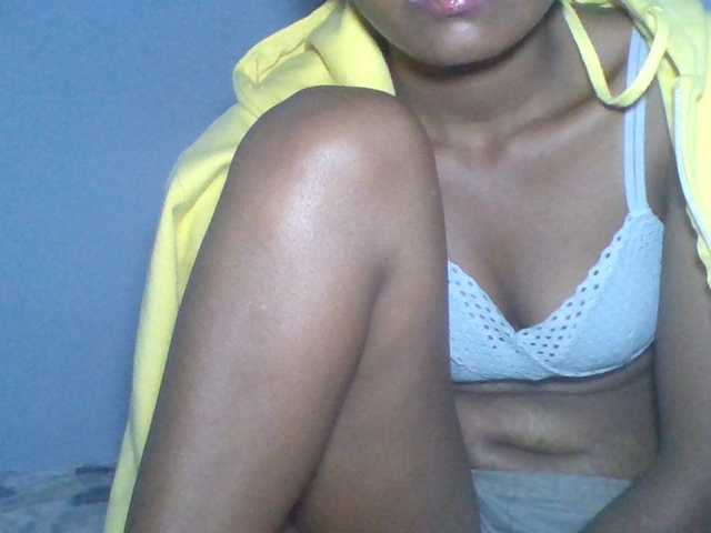 Rema-2 live cam on BongaCams