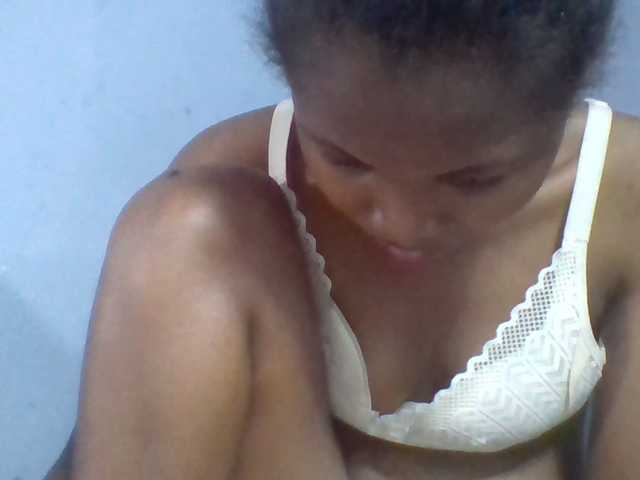 Rema-2 live cam on BongaCams