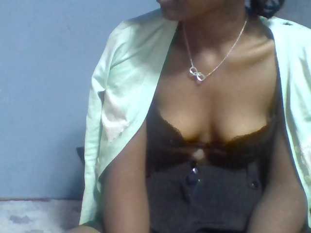 Rema-2 live cam on BongaCams