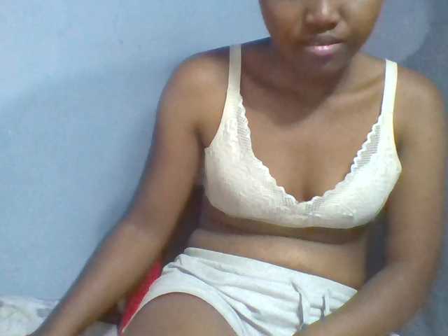 Rema-2 live cam on BongaCams
