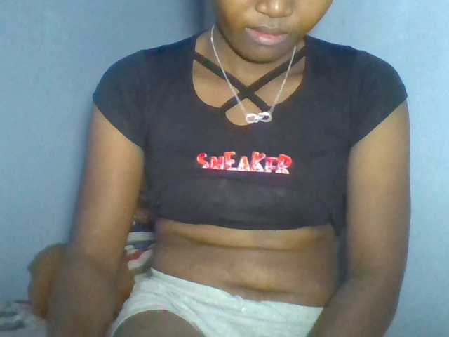 Rema-2 live cam on BongaCams