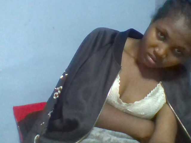 Rema-2 live cam on BongaCams