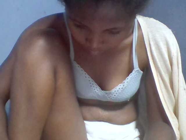 Rema-2 live cam on BongaCams