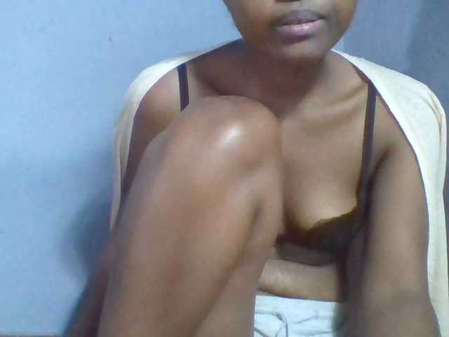 Rema-2 live cam on BongaCams