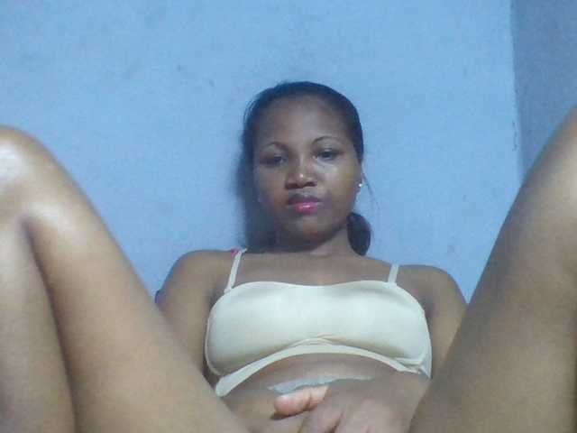 Rema-2 live cam on BongaCams