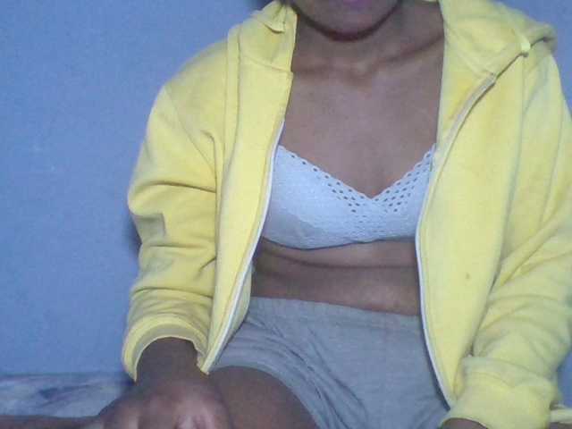 Rema-2 live cam on BongaCams