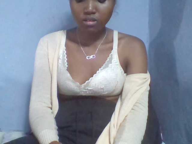 Rema-2 live cam on BongaCams