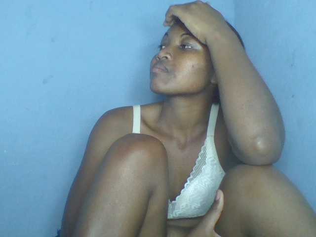 Rema-2 live cam on BongaCams