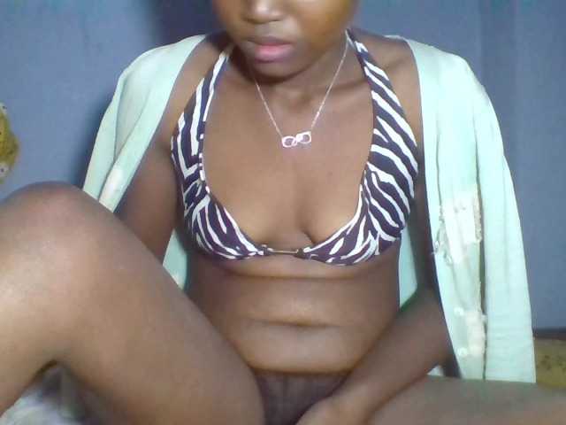 Rema-2 live cam on BongaCams