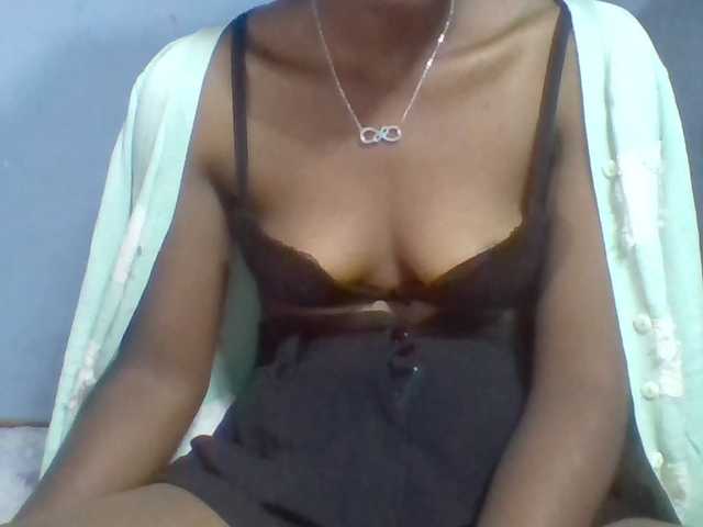 Rema-2 live cam on BongaCams
