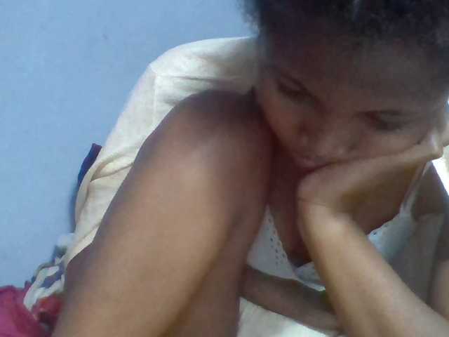 Rema-2 live cam on BongaCams