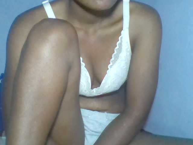 Rema-2 live cam on BongaCams