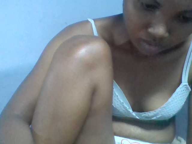 Rema-2 live cam on BongaCams