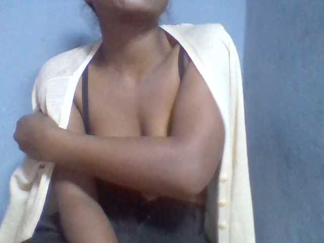 Rema-2 live cam on BongaCams