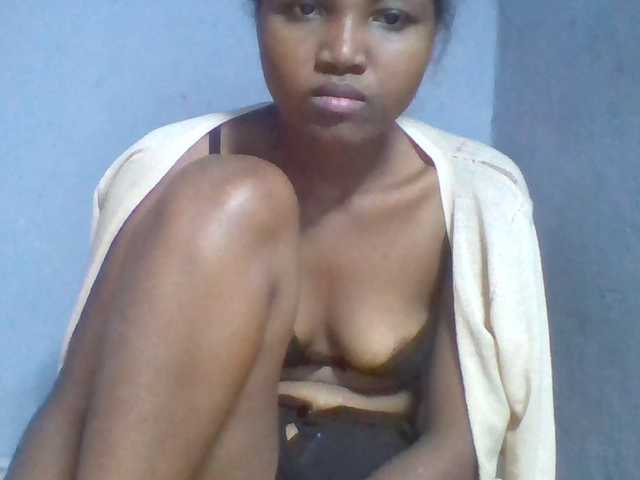 Rema-2 live cam on BongaCams