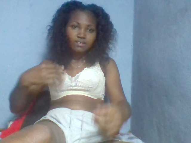 Rema-2 live cam on BongaCams