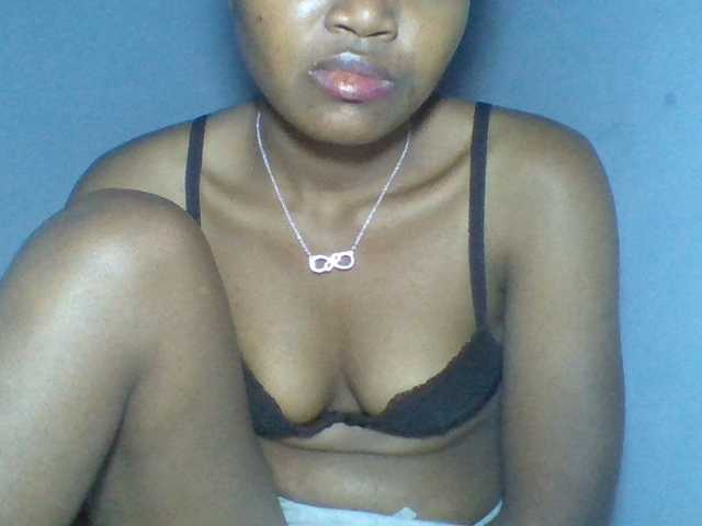 Rema-2 live cam on BongaCams