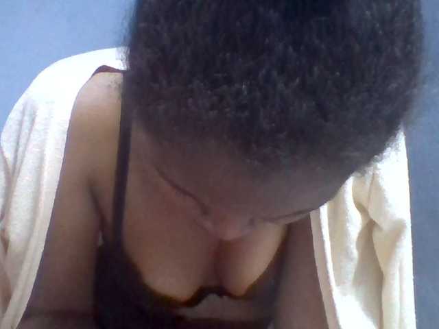 Rema-2 live cam on BongaCams