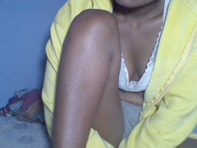 Rema-2 live cam on BongaCams