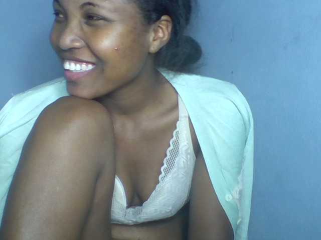 Rema-2 live cam on BongaCams