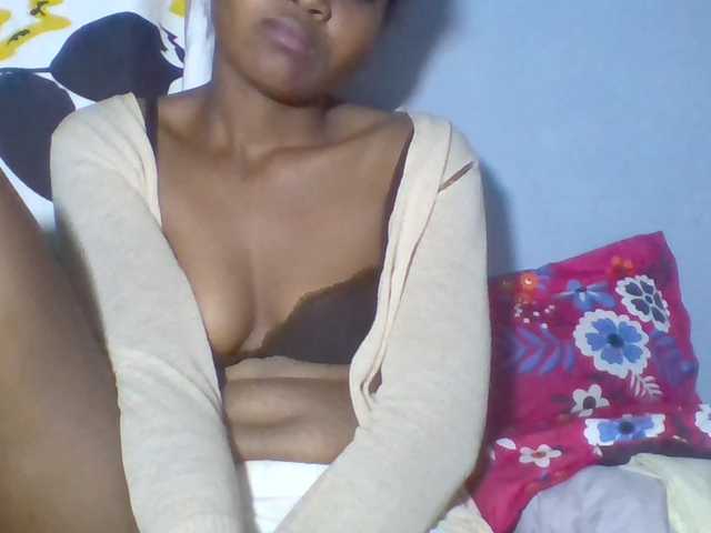 Rema-2 live cam on BongaCams