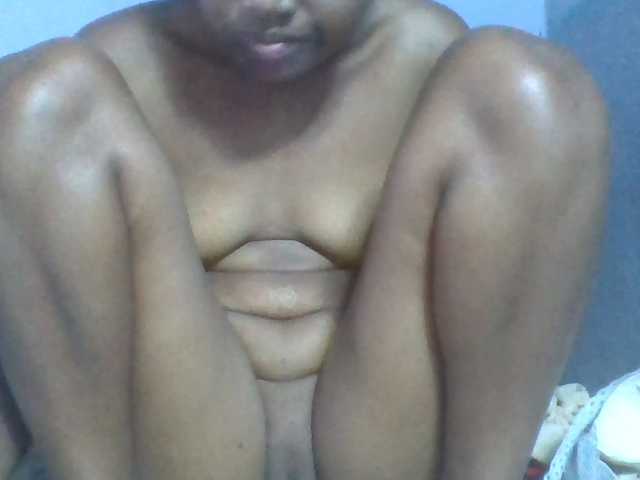 Rema-2 live cam on BongaCams