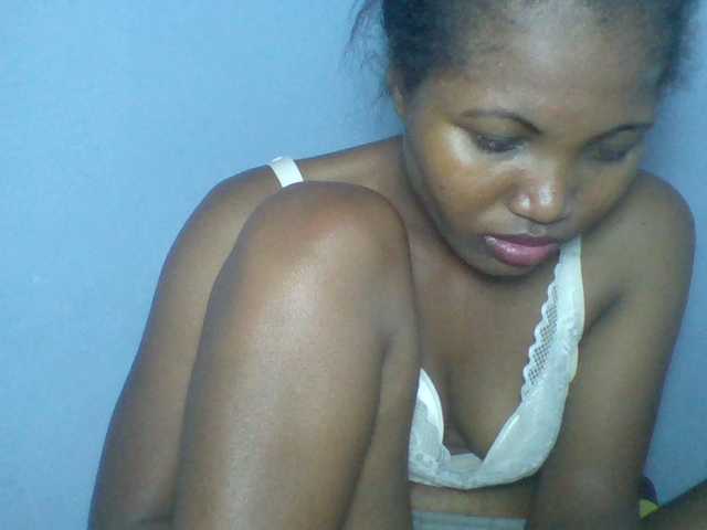 Rema-2 live cam on BongaCams