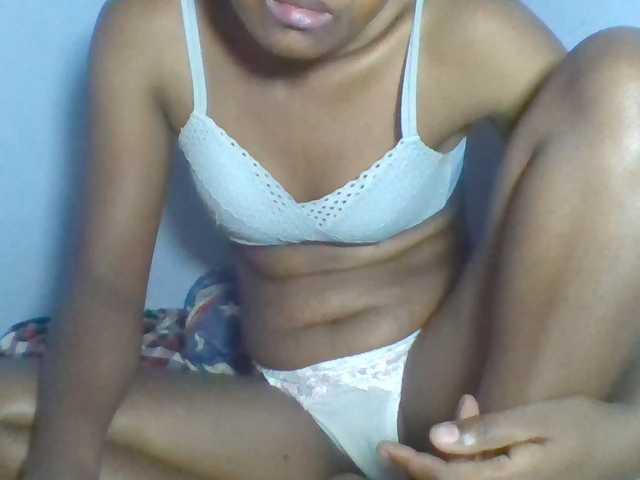 Rema-2 live cam on BongaCams
