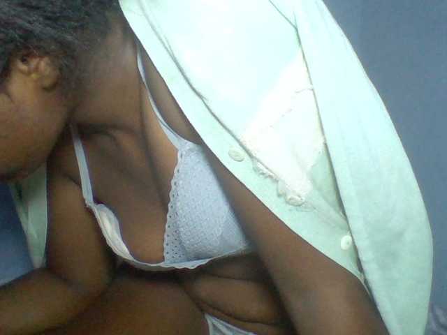 Rema-2 live cam on BongaCams