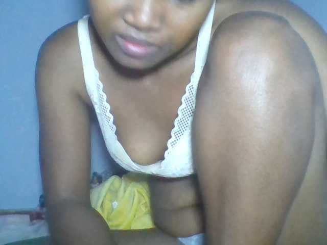 Rema-2 live cam on BongaCams