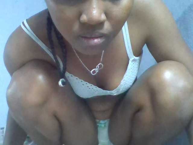 Rema-2 live cam on BongaCams