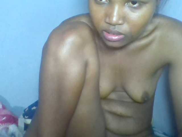 Rema-2 live cam on BongaCams