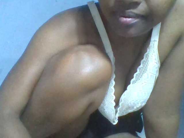 Rema-2 live cam on BongaCams